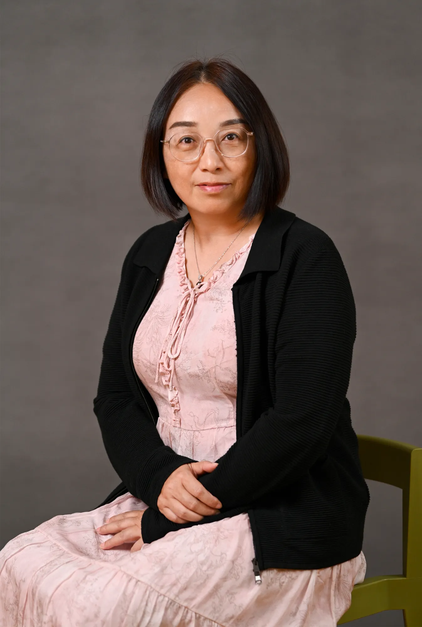 谭玲
